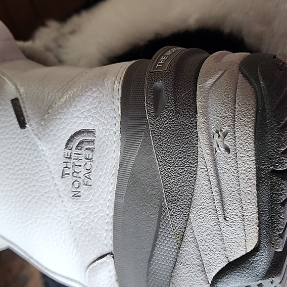 WOMEN'S NORTH FACE SIZE-9 SNOW BOOTS EXCELLENT USED CONDITION. - Picture 7 of 8